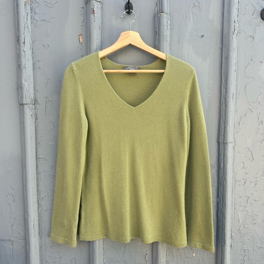 Ann Taylor Cashmere V neck Sweater, M